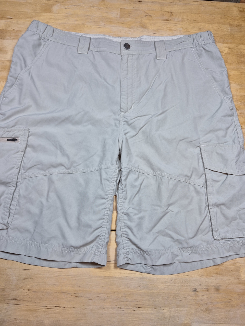 Men's Lightweight Cargo Shorts in Light Khaki